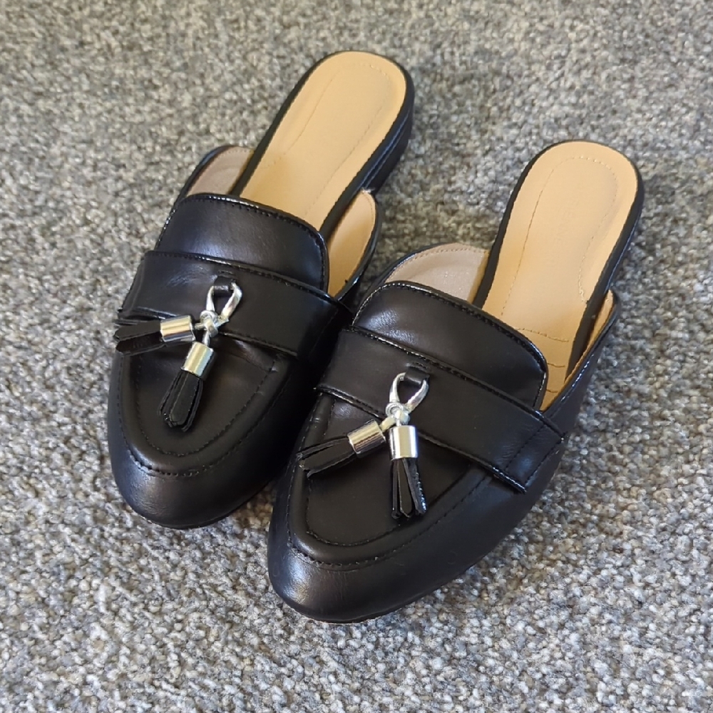 Adrienne Vittadini Black Leather Tassel Mules